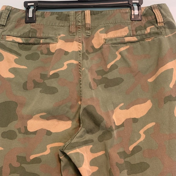 Madewell Cropped Rivington Trousers In Camo Green - Picture 6 of 8
